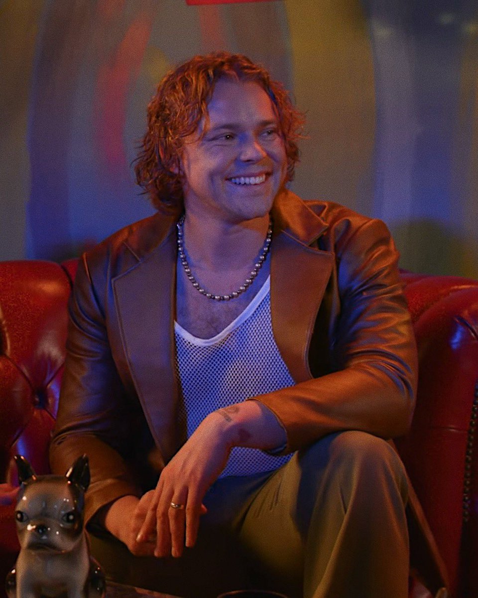 afihouse's tweet photo. happy birthday my angel, thank you for showing me another side of life through your music and what you say.. I love you forever ❤️

#HappyBirthdayAshton https://t.co/VCMBncUttb