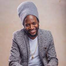 Mutape__'s tweet image. Spot the difference.