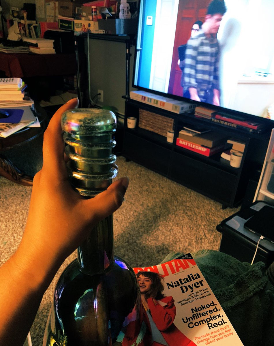 MirandaFestler's tweet photo. Hommmmmmmmeeee!!! Daaa Darth bong… cosmo and modern family… with the iPad charging in the background! Happy as fudgeballs! #NFTartist #nftnerd https://t.co/22Nbcd3cKx