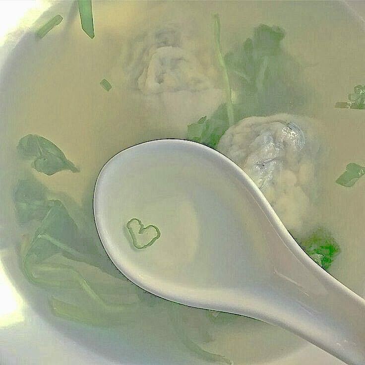 jelly_addict's tweet photo. Сегодня утром перед занятиями сходил подышать чистым воздухом в парк с озером. Наблюдал за танцем голубых стрекоз над водной гладью.
Наступил новый день, а значит пора набираться силами через завтрак. Какие планы на день? https://t.co/DKdCcmoYpP
