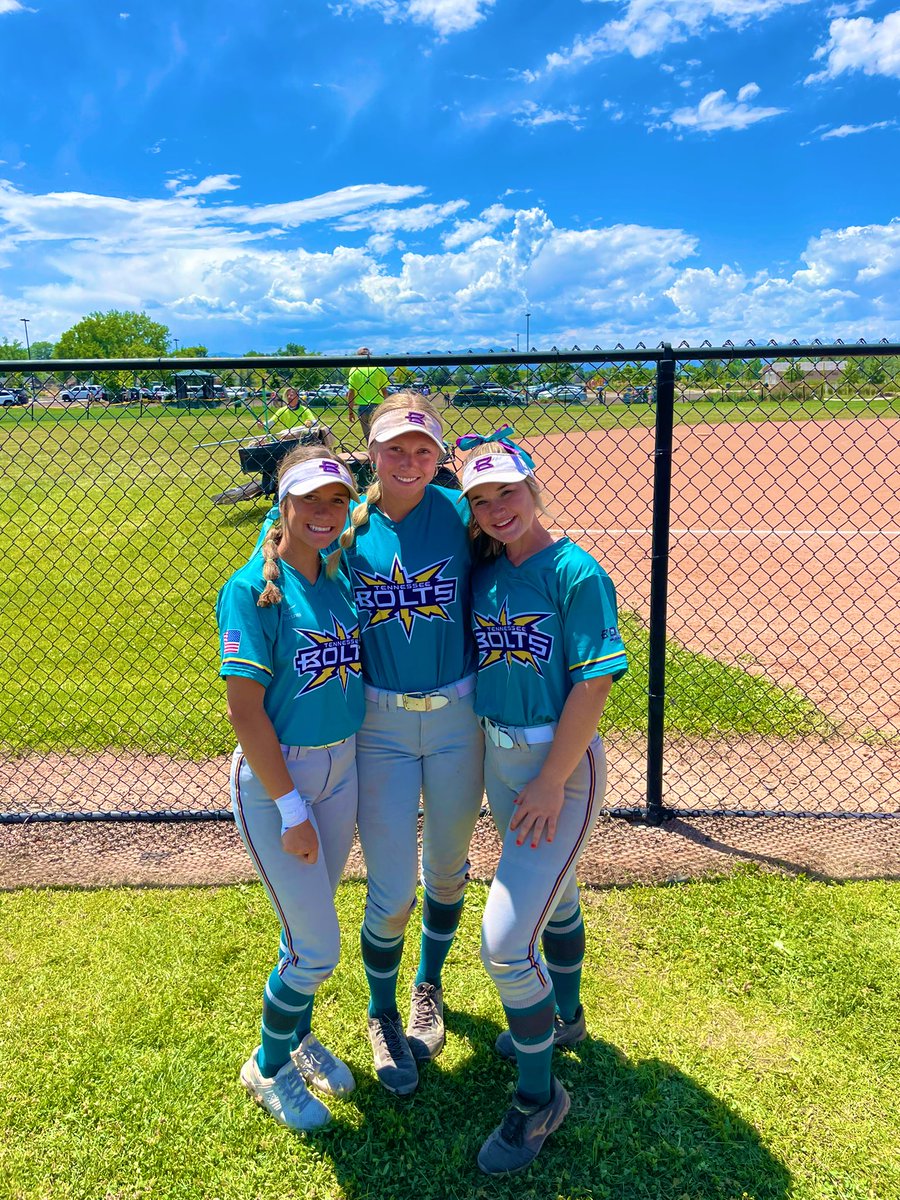 Our lockdown Middle Infielders 🔒🥎
These 3 had an amazing week in Colorado! In 11 games played, they batted .524 as a trio
Brooke batted .500 (9-18), .591 OBP, 10 runs scored
Court batted .393 (11-28), .452 OBP, 10 runs scored 
Adin batted .679 (19-28), .676 OBP, 16 runs scored