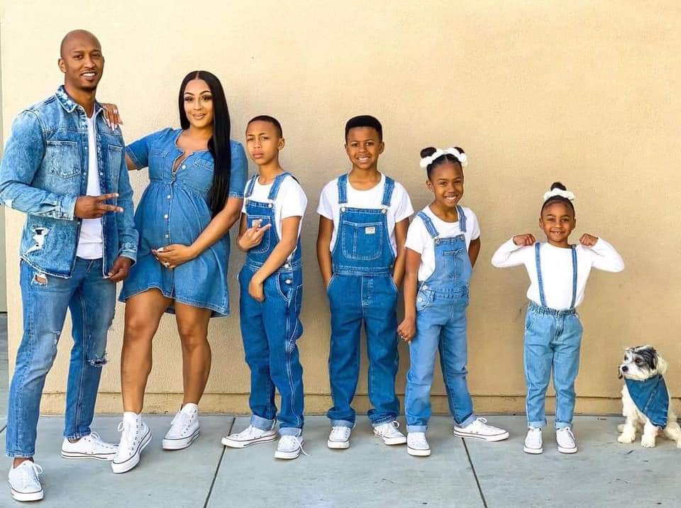 SavageMaveriick's tweet photo. Outfit for every occasion we have as a family. Likely to inspire most of y'all to start families or at least eat up color coordination 🥺❤️

Fashion police must rest. 
Mom&amp;Dad are stylists. 

[THREAD] https://t.co/LJZozEtZ6k