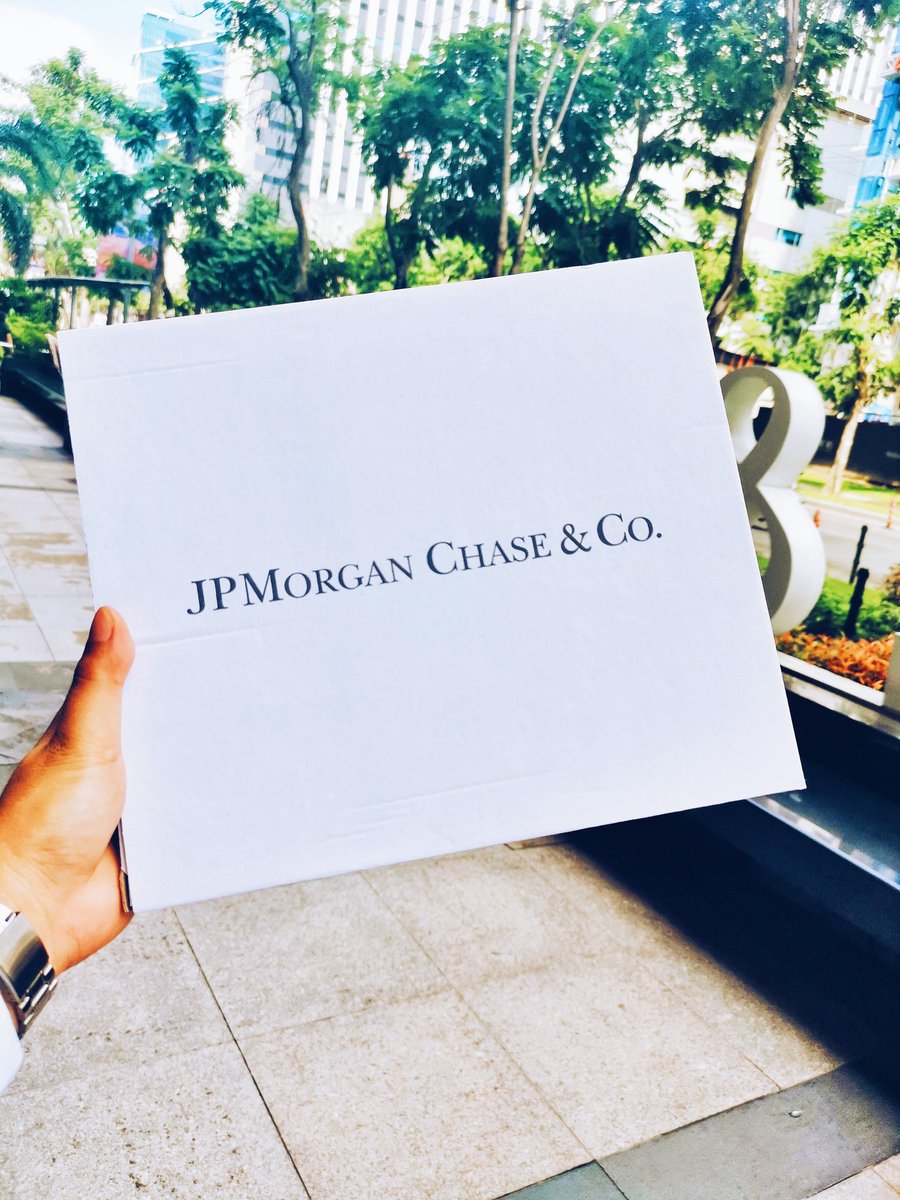 jb_sayssss's tweet photo. Thanks JPMC for this anniversary gift. 🎁😉👌
#corporateslave
#thursday
#3over2 https://t.co/eFH8tnkPRh