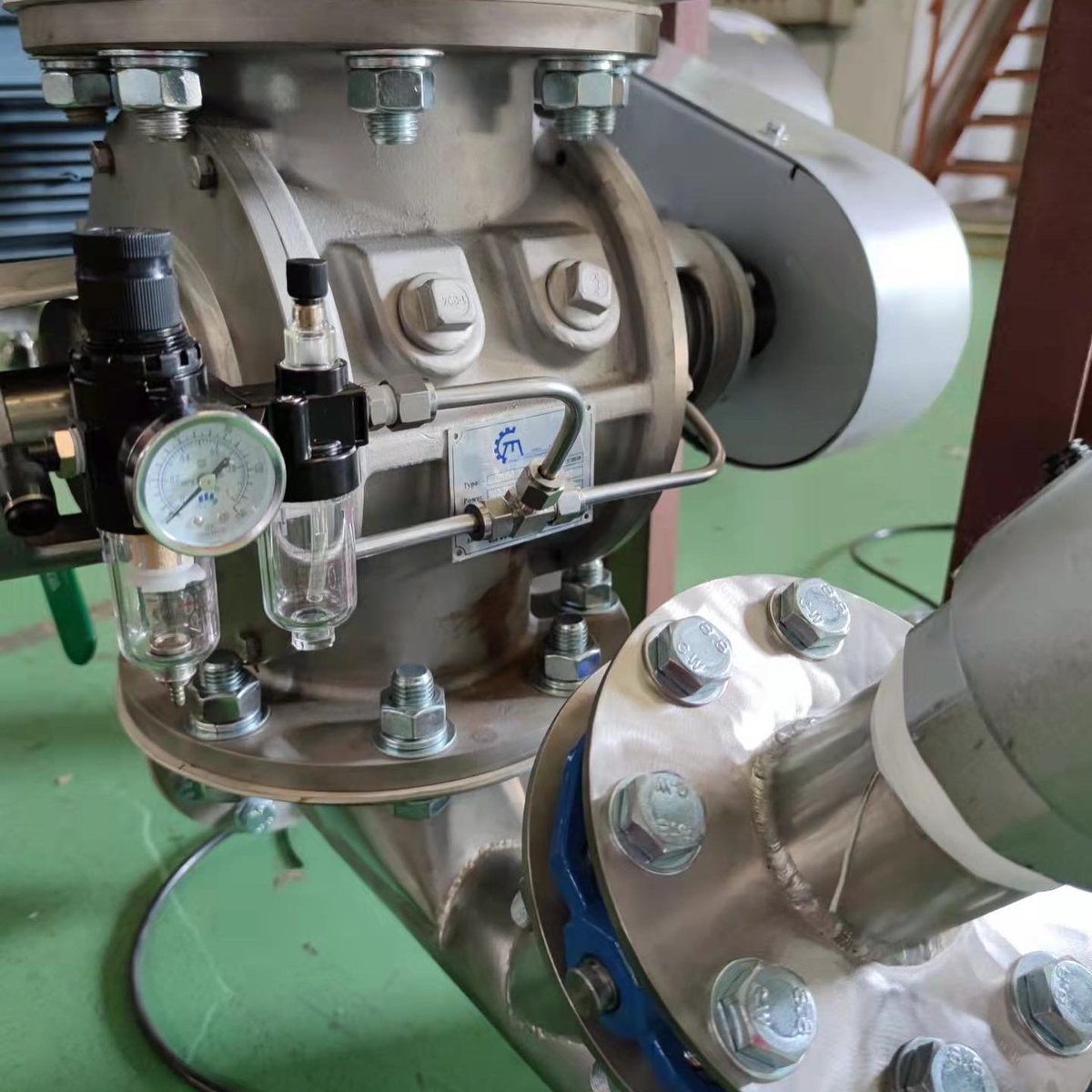 #processpowder #CaCO3powder #rotaryvalve #rotaryairlockvalve #airlockvalve #stainlesssteelcasing Rotary valves from Jiangyin Cemax Equipments Co.,Ltd (cemaxco.com) are work in Malaysia now.