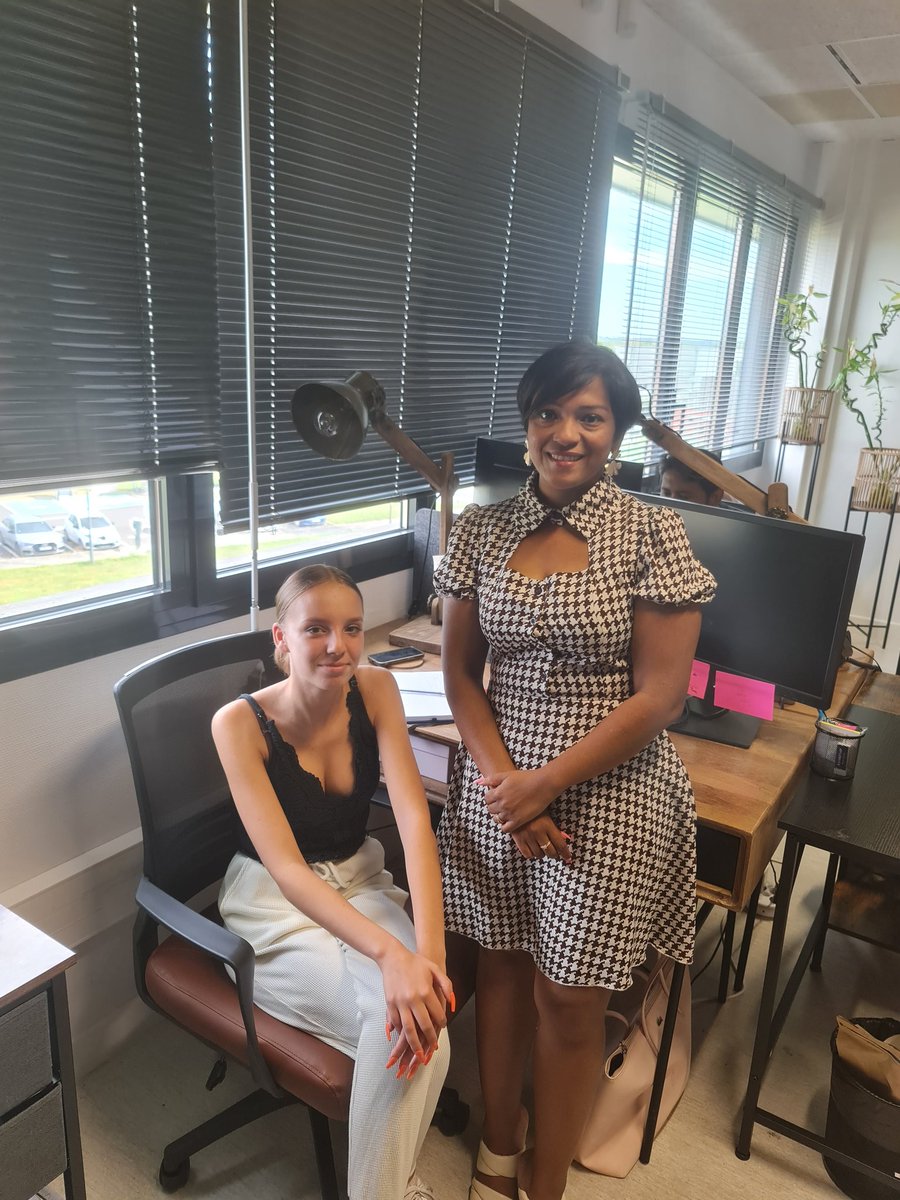 Lola aux côtés de la dirigeante!
Notre renfort pour cet été sur le mois de juillet. 2 fois stagiaire  nous sommes heureux de lui proposer son 1er cdd. ❤️🔥
#cdd #embauche #fairegrandir #partager #stage #exstagiaire #accompagner