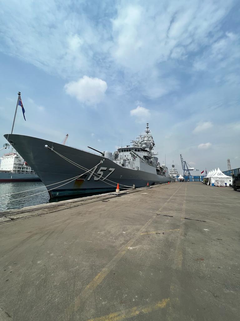 IKAHANid's tweet photo. @Australian_Navy HMAS PERTH recently visited Tanjung Priok in North Jakarta before continuing their regional deployment. HMAS PERTH conducted a Passage Exercise (PASSEX) with @TNIAL KRI Bung Tomo in its mission to strengthen regional military cooperation ๐ฎ๐ฉ๐ค๐ฆ๐บ#moresecuretogether https://t.co/TZBv9YUrlK