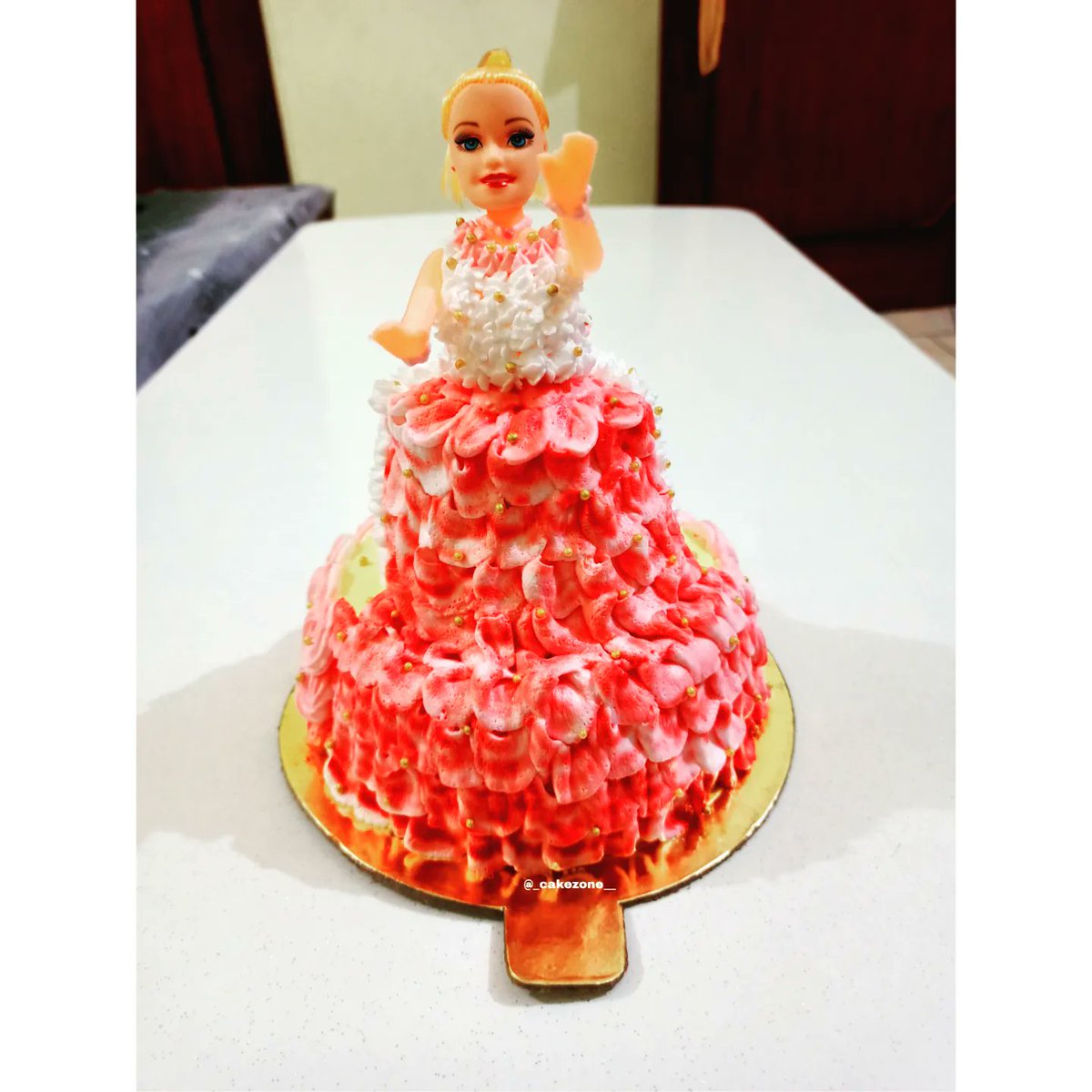 cakezone__'s tweet photo. ๐ฏ%Eggless๐
Tier Doll Cakeโค๏ธโค๏ธโค๏ธ
Rose flavour ๐น๐น
Direct message us for orders๐ฉ๐ฉ
.
.
#rose #flavours #newpost2022 #cheflife #cakedesign #dollcake #tiercake #egglessbakery #egglesscake #eggless #fairycake https://t.co/qhI9p5CG49