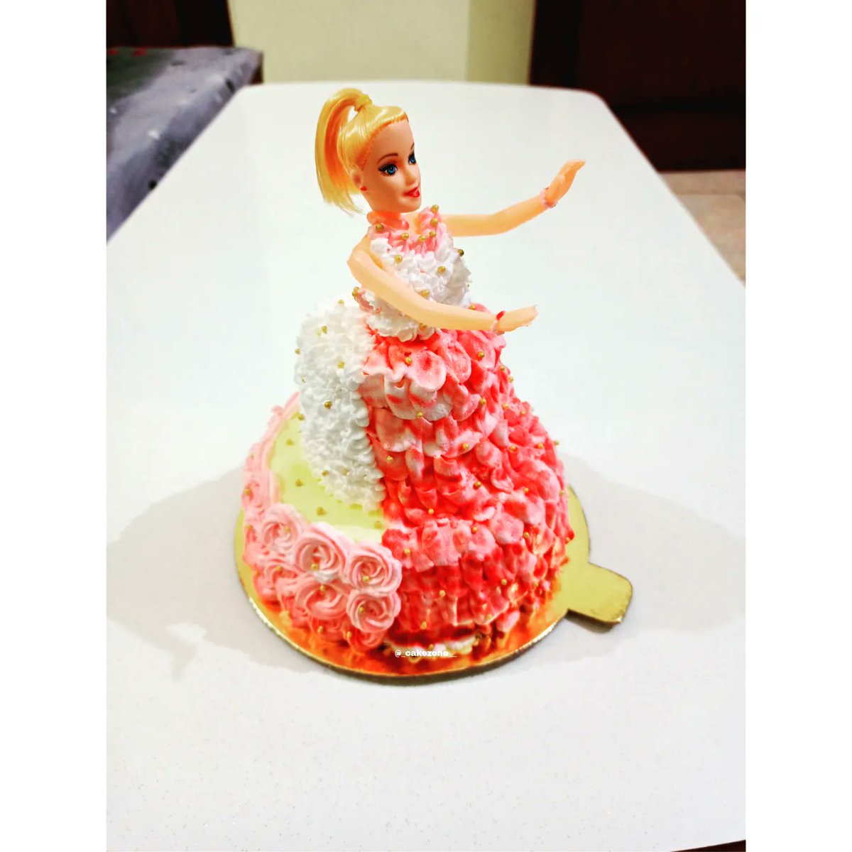 cakezone__'s tweet photo. ๐ฏ%Eggless๐
Tier Doll Cakeโค๏ธโค๏ธโค๏ธ
Rose flavour ๐น๐น
Direct message us for orders๐ฉ๐ฉ
.
.
#rose #flavours #newpost2022 #cheflife #cakedesign #dollcake #tiercake #egglessbakery #egglesscake #eggless #fairycake https://t.co/qhI9p5CG49