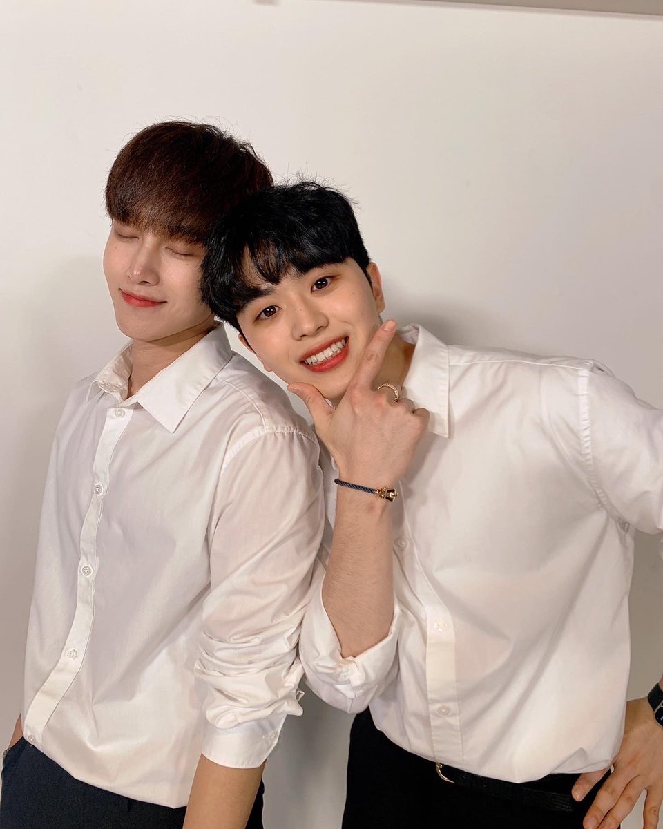 ROMEO_SJ_'s tweet photo. 今日1日も楽しく❣️
#ROMEO とはまた明日の定期ライブで会いましょう☀️

#로미오 #ロミオ 
#seunghwan #jaekyung 
#スンファン #ジェギョン
#live #ライブ #idol #kpop #アイドル https://t.co/v8xC0muvUP