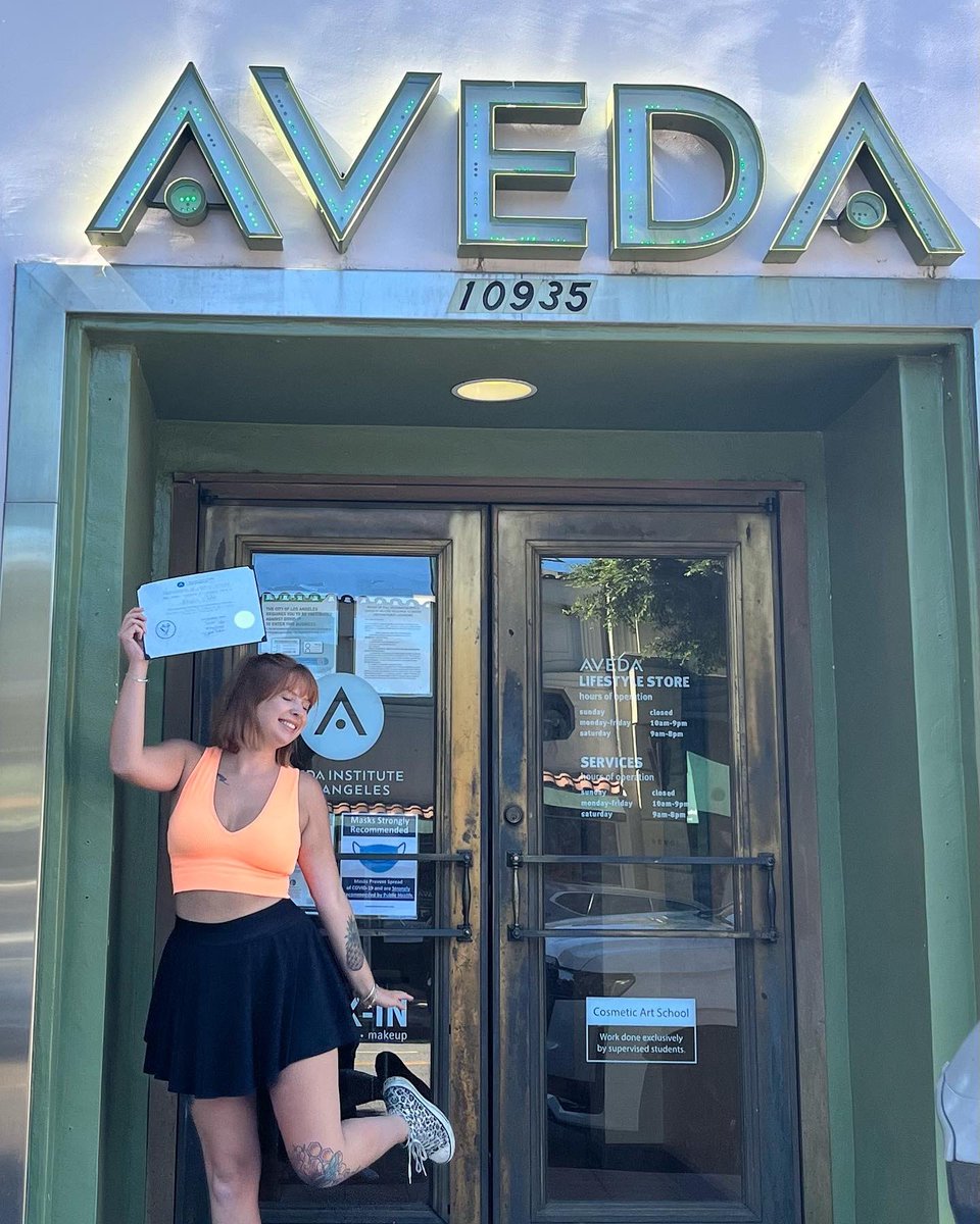 KWebbsterr's tweet photo. A graduate ✨🎓 https://t.co/N0vqPM43j6