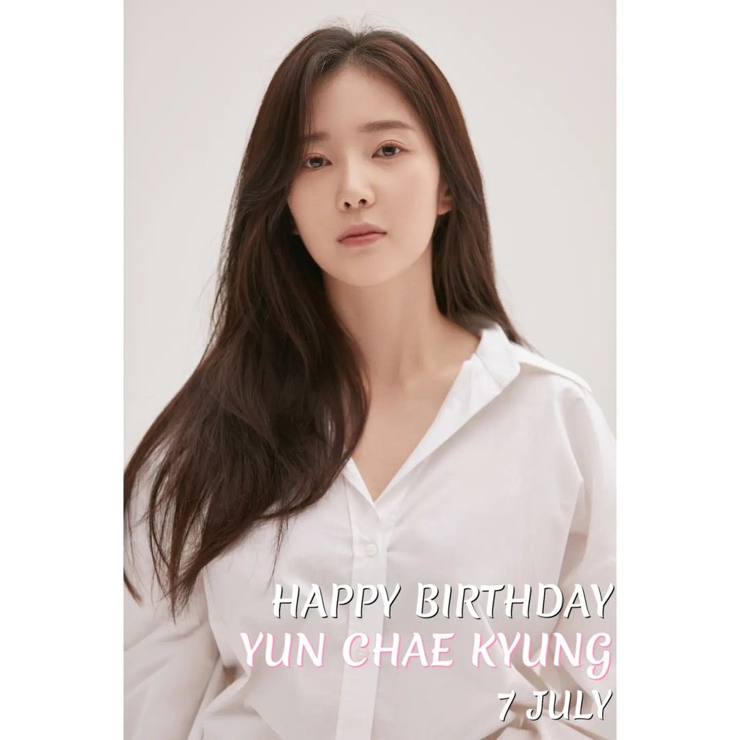 LIGH7HOUSE's tweet photo. ･ ｡ﾟ☆ 𝑯𝒂𝒑𝒑𝒚 𝒀𝒖𝒏𝒗𝒆𝒍𝒚 𝑫𝒂𝒚 ₊☽ .* .

🔮채경아 우리의 여름이 되어줘서 고마워🤍

#윤채경 #채경 #CHAEKYUNG #チェギョン https://t.co/KwTKHyInde