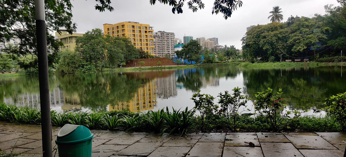 Sravan_bv's tweet photo. A place around lake in the campus welcomes all categories of people: Singles, Broken, Lovers, drives towards the mood "serenity" irrespective of their current state of mood ✨
#spjimrpgdm22
@SPJIMR #spjimr https://t.co/n6wKOfkRp8