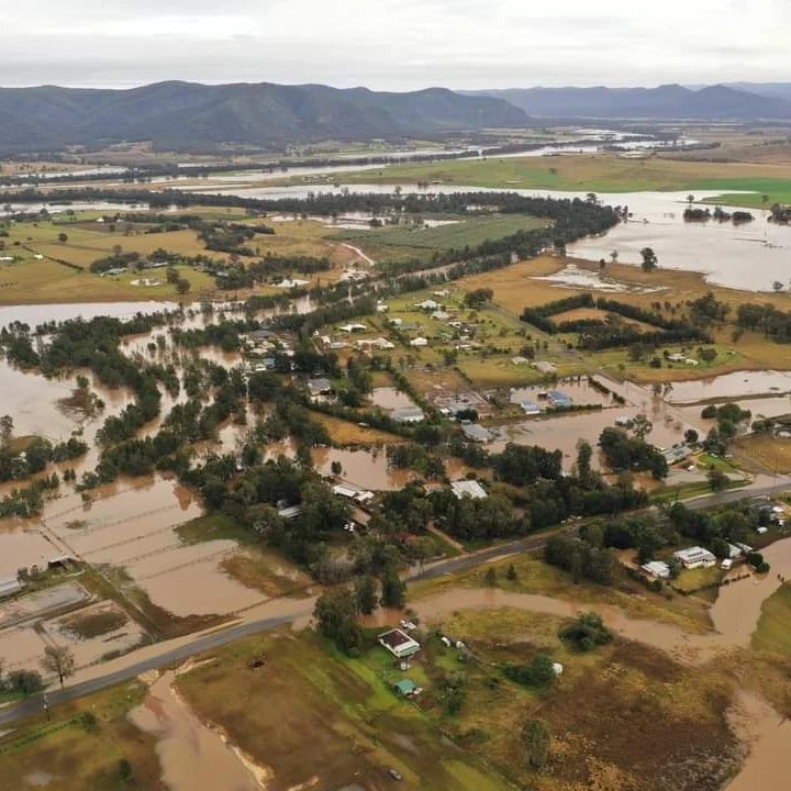 philjones_77's tweet photo. Devastated. #brokensw #huntervalley #huntervalleywinecountry https://t.co/IEzwFhZZAL