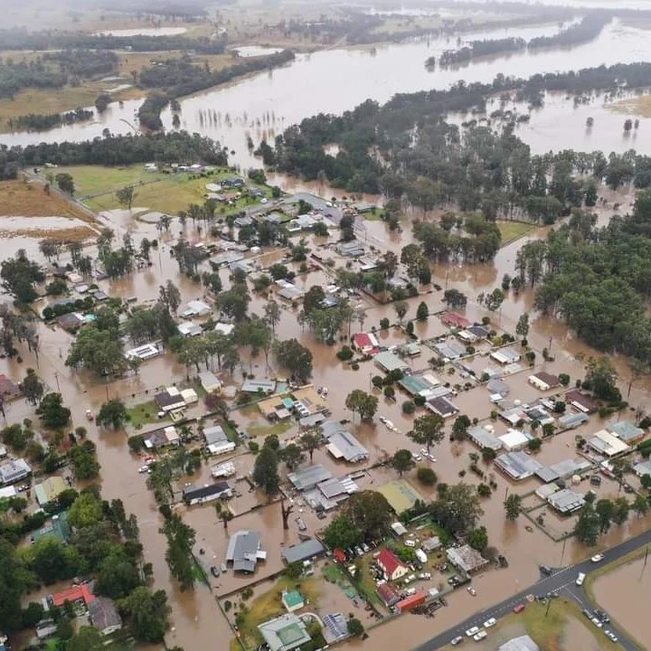 philjones_77's tweet photo. Devastated. #brokensw #huntervalley #huntervalleywinecountry https://t.co/IEzwFhZZAL