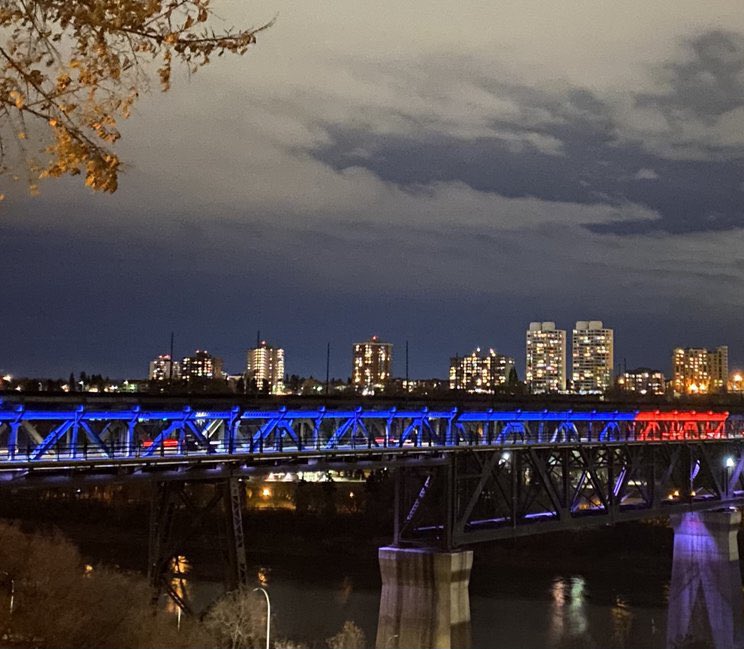 MarkPavelich's tweet photo. The #HighLevelBridge in #Edmonton #Alberta #Canada will be lit in Blue and Red for Edmonton Expos Day. #Yeg #LightTheBridge https://t.co/sDIKMlnytk #ExposDay⚾️🧢 https://t.co/otYqXwGUXO