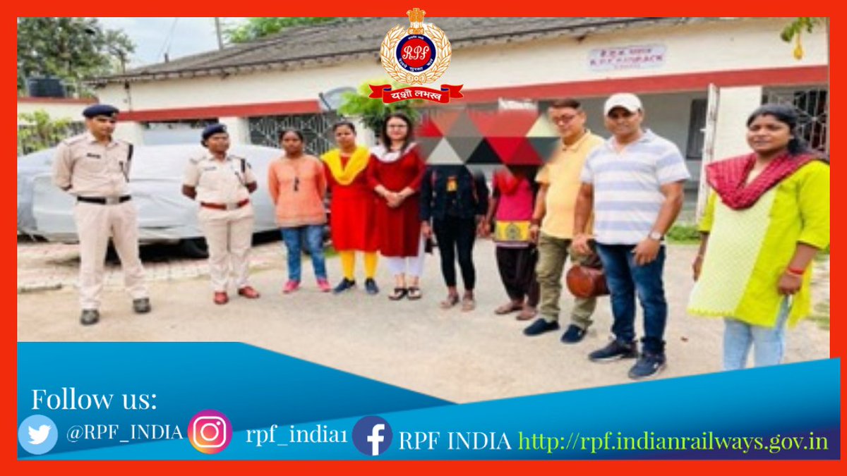 RPF_INDIA's tweet photo. Nanhe Farishte Team of #RPF Ranchi rescued 02 minor girls from the clutches of traffickers who were taking them to delhi to sell as domestic help.
RPF is trying to bring all stakeholders together to fight #Humantrafficking through rail.
#OperationAAHT 
@RailMinIndia @BBAIndia https://t.co/2RtBsY2b4I