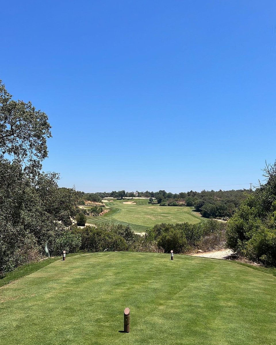 NickLofty's tweet photo. Stunning day at Amendoeria, Faldo course yesterday 🌞 Course was in top class condition and my long game was much better, but still really struggling on the greens 🏌️ Changes need to be made to hole more putts #SMARTPractice #PuttingProblems #DriveForShowPuttForDough https://t.co/xLn7eueSvt