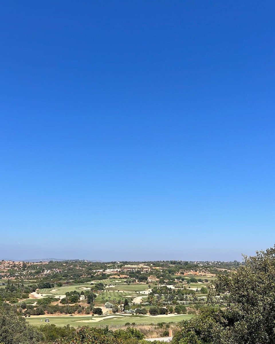 NickLofty's tweet photo. Stunning day at Amendoeria, Faldo course yesterday 🌞 Course was in top class condition and my long game was much better, but still really struggling on the greens 🏌️ Changes need to be made to hole more putts #SMARTPractice #PuttingProblems #DriveForShowPuttForDough https://t.co/xLn7eueSvt