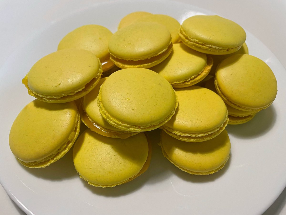 MiaHopkinsxoxo's tweet photo. Revisiting my nemesis today. Macarons! But look! This batch came out lovely. Filled with passion fruit curd. 💛 #procrastibaking #ragebaking https://t.co/qYORVAdSP1