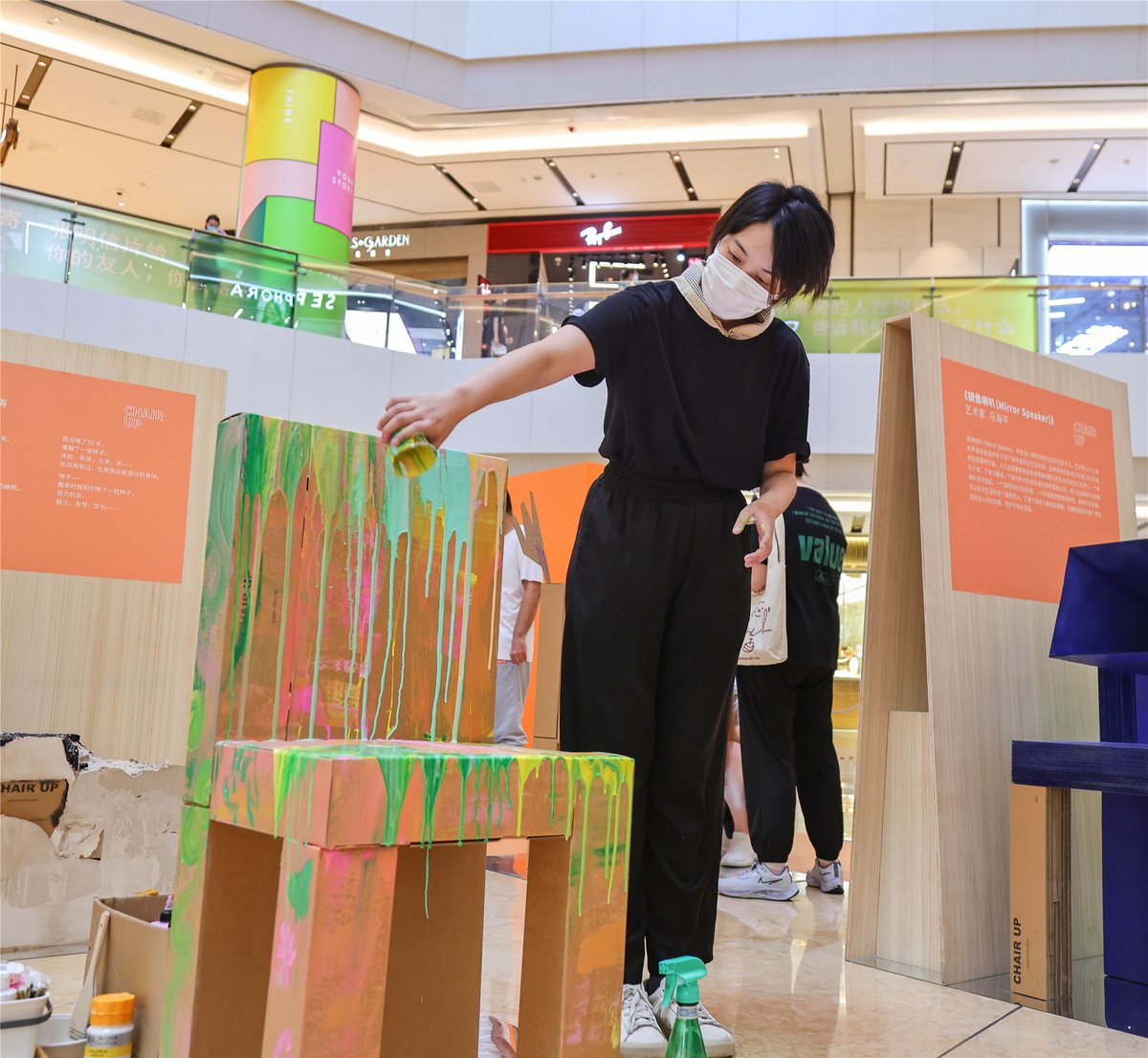 VoiceoftheBund's tweet photo. Nearly 50 #creative #chairs connect and present the #stories during the special #spring in #COVID-inflicted #Shanghai. This is an #art #exhibition called #ChairUp which is ongoing at Century Link Mall, Shanghai. Cheer up with #Chair Up! #椅子 还能这么玩！来上海这个展感受创意 https://t.co/0KDvoQSi07