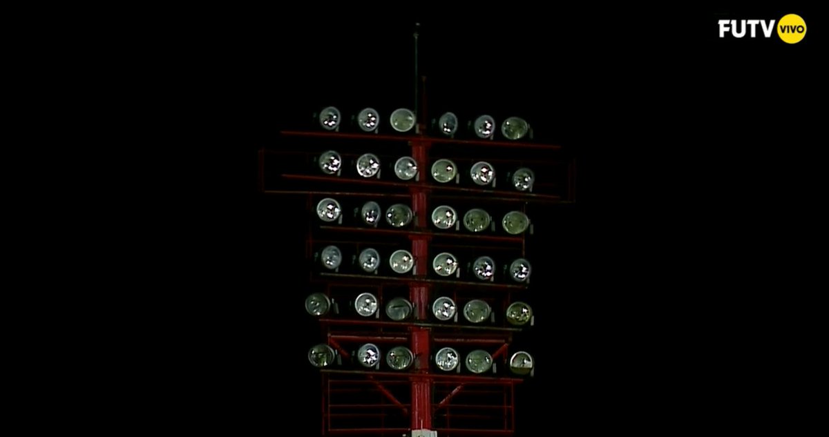 tdmascrc's tweet photo. Los dejaron sin luz en el camerino, les encendieron los aspersores y les apagaron las luces en la celebración ¡Alajuelense haciendo cosas de equipo pequeño! https://t.co/yWh3kRFVTK