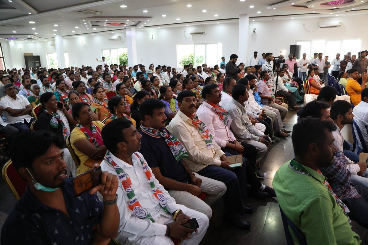 krishnabgowda's tweet photo. Had a great time meeting my workers and felicitating them for the #digitalmembershipdrive . Happy to see energetic #Congress workers of #Byatarayanapura. We are becoming stronger by the day. https://t.co/G3rvmIy6bz