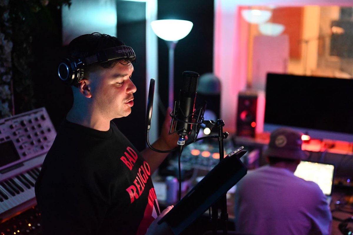 Def3's tweet photo. Cooked up another one ๐ฃ๐๐ฅwith my brotha @Klabmusic today! That makes 3 ๐ถ in the chamber ๐ฅ๐ซ
Who wants to hear some sneakpeaks?
๐ธ @KittyKaleny #newmusic #rap #basshop #hiphop #bass https://t.co/rVNxiEwy2H