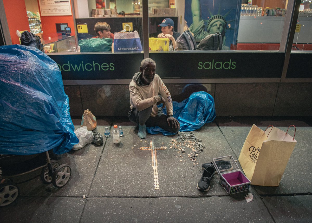 tamayo_____'s tweet photo. Tantas verdades y mentiras en unas cuantas fotos. 

De mi archivo. Manhattan, 2019 https://t.co/cB7KO64T0u