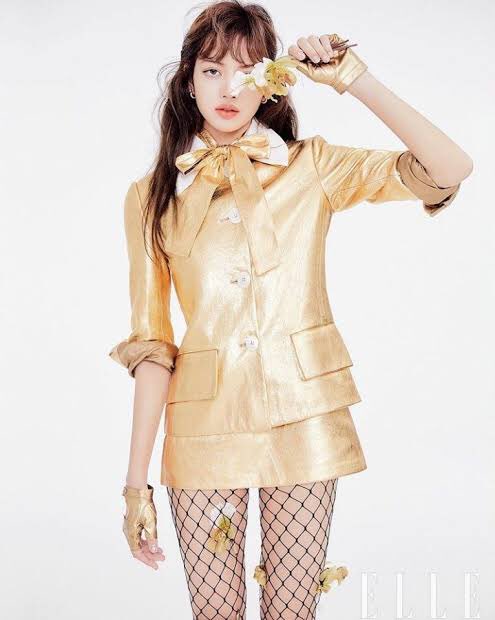 sriphirome's tweet photo. L I vote for #MTVLAKPOPLISA
#MTVLAFANDOMLISA
#MTVLAHITMONEY at this year's #PremiosMTVMIAW    
#LISA #LALISA #MONEY https://t.co/fOtOng8vKV