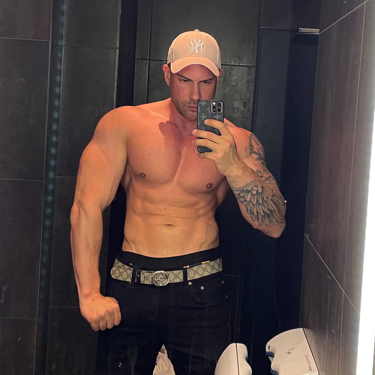 DommyDean's tweet photo. Hey 👋🏻 https://t.co/r8CZfVxsPt