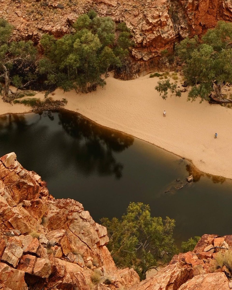 Kwartatuna / Ormiston Gorge is the perfect spot in Tjoritja / West MacDonnell Ranges for everyone to enjoy. 
Whether you enjoy a short walk, a hike, picnics with stunning views, or a cold swim, Ormiston Gorge has you covered.
​📸: <a href="/rookies/">曲辰</a>.ontheroad