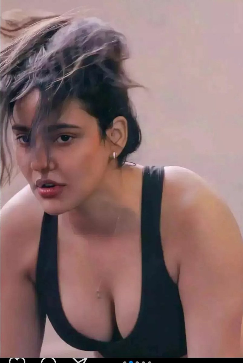 FilmyCensor's tweet photo. Neha Sharma 😯 https://t.co/pB1TqKO7lV