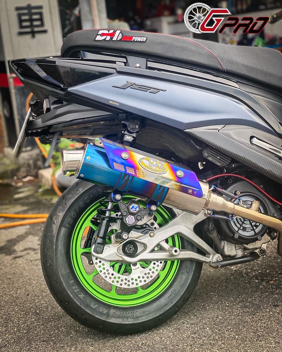 G_protech's tweet photo. This fellow rider made an amazing GR10 Silver + Green combo on his SYM Jets, definitely a fresh mod.
.
Get yours now!!!
.
________________
Like - Follow - Share
________________
.
#SYM #jetsl #jets #jets125 #jetsclub #Nmax #yamahanmax #yamahaforce #yamahaforce155 #yamahasmax155 https://t.co/DOszUrhcwQ