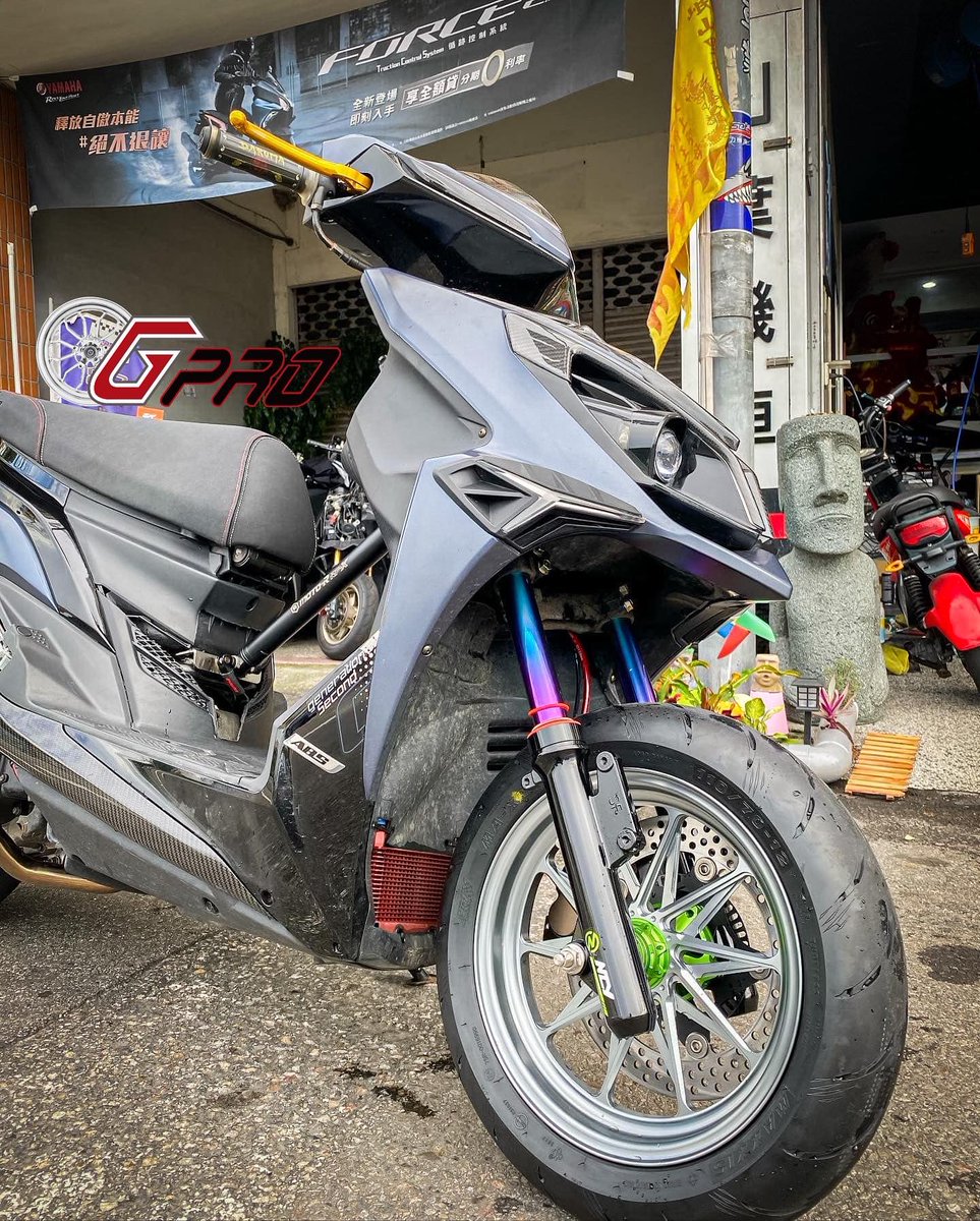 G_protech's tweet photo. This fellow rider made an amazing GR10 Silver + Green combo on his SYM Jets, definitely a fresh mod.
.
Get yours now!!!
.
________________
Like - Follow - Share
________________
.
#SYM #jetsl #jets #jets125 #jetsclub #Nmax #yamahanmax #yamahaforce #yamahaforce155 #yamahasmax155 https://t.co/DOszUrhcwQ