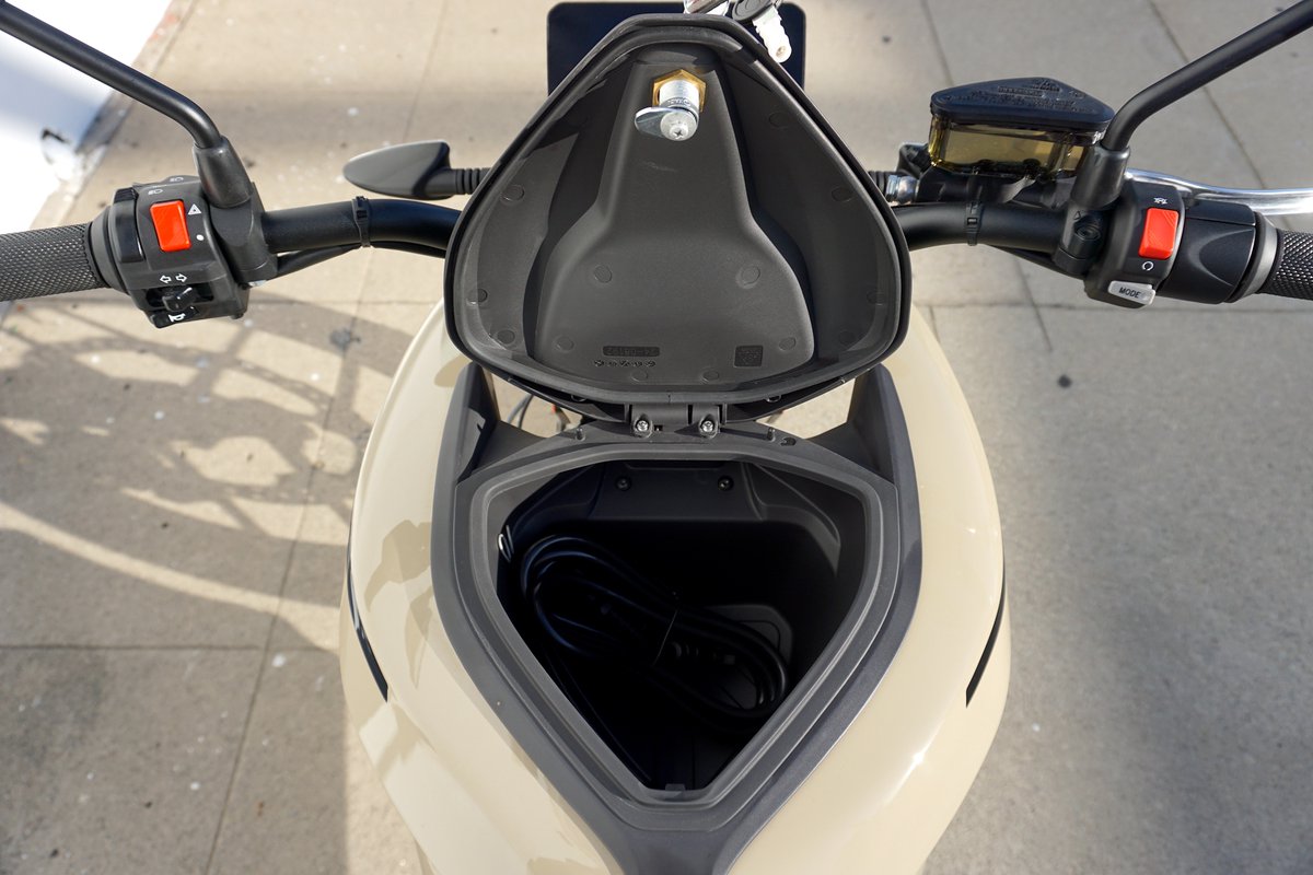 HWoodElectrics's tweet photo. With 78 ft-lb of Peak Torque at 317 lbs. curb weight & plenty of storage space, this #ZeroDS Electric #DualSport #Motorcycle will be your favorite Ride this Summer & beyond!
Book your Private Demo now, at #HollywoodElectrics in #LA: https://t.co/EpiGn0lClN
2/2 https://t.co/OLDz7yVPh7