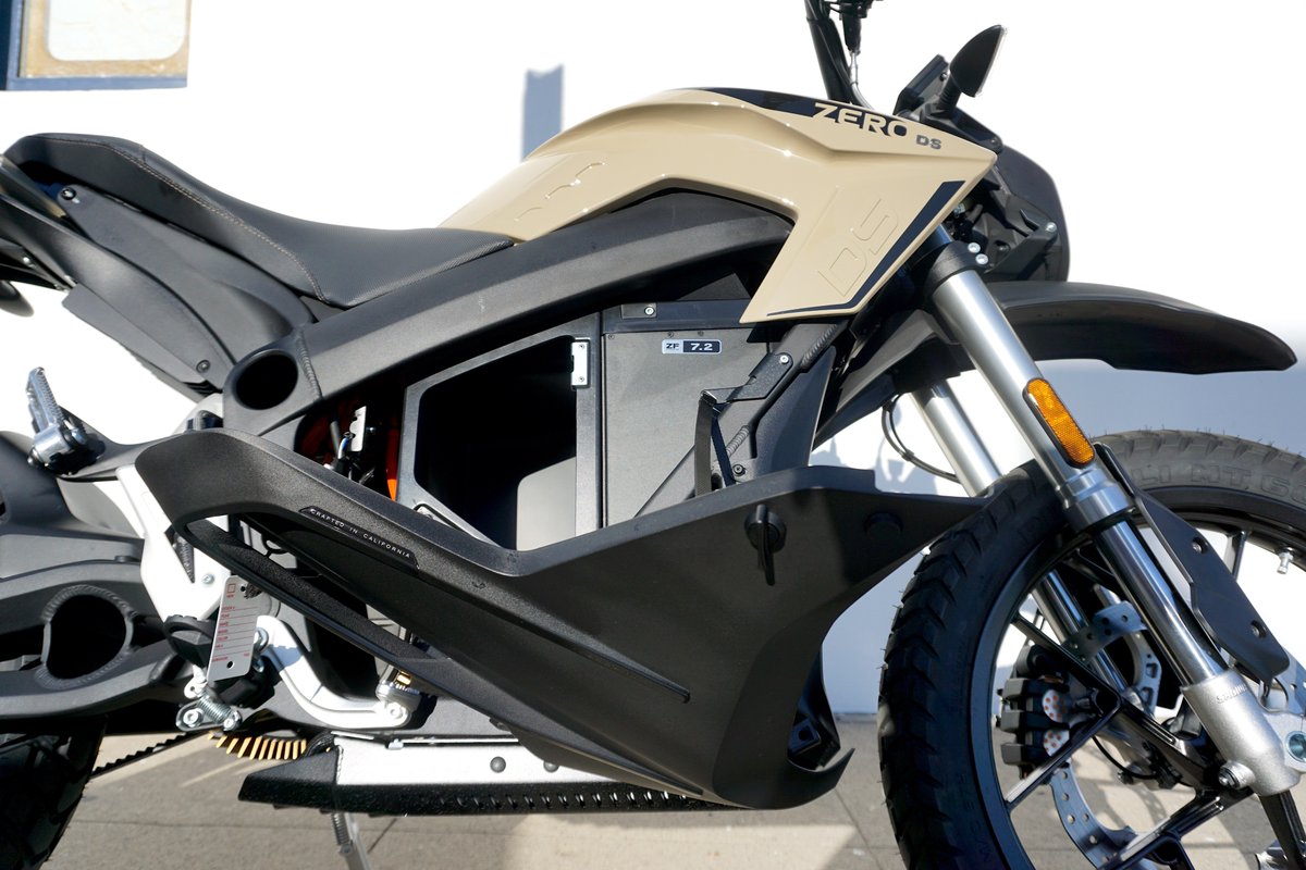 HWoodElectrics's tweet photo. With 78 ft-lb of Peak Torque at 317 lbs. curb weight & plenty of storage space, this #ZeroDS Electric #DualSport #Motorcycle will be your favorite Ride this Summer & beyond!
Book your Private Demo now, at #HollywoodElectrics in #LA: https://t.co/EpiGn0lClN
2/2 https://t.co/OLDz7yVPh7