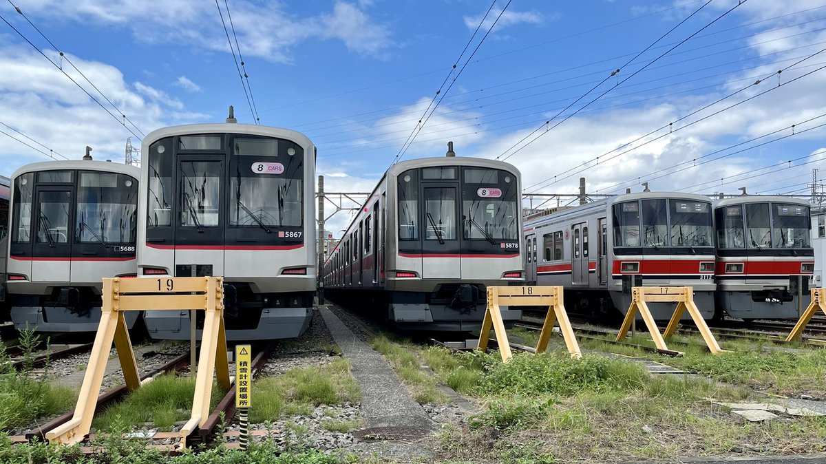 liner_85's tweet photo. その後、23番線に入線。
8両化トップバッターの #5187F と並びました。
5月に始動した5080系8両化も半数の5編成が完了。
#5184F 明日営業開始でしょうか…?! https://t.co/fWImsSjfm0