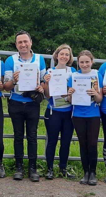 RemiCrameri's tweet photo. 60% meiner Familie hat nun die Stufe 1 der Grundausbildung Pferd des schweizerischen Verbandes für Pferdesport SVPS/FNCH erfolgreich absolviert 😉🙃🐴🐎!
#pferdesport #svps #fnch #grundausbildungspferd #pferd https://t.co/fBKp0nOwAe