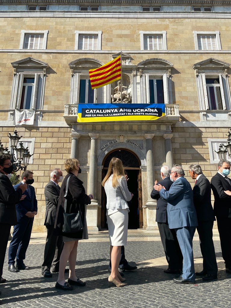 _VictoriaAlsina's tweet photo. Des que estic al capdavant del Departament d’@exteriorscat una de les meves prioritats ha estat fer acció exterior també a casa. Per això hem volgut acostar Catalunya al cos consular que hi ha a Barcelona creant el #HubConsular. La setmana passada en vam cloure el primer cicle!👇 https://t.co/rs2A8x2tXH