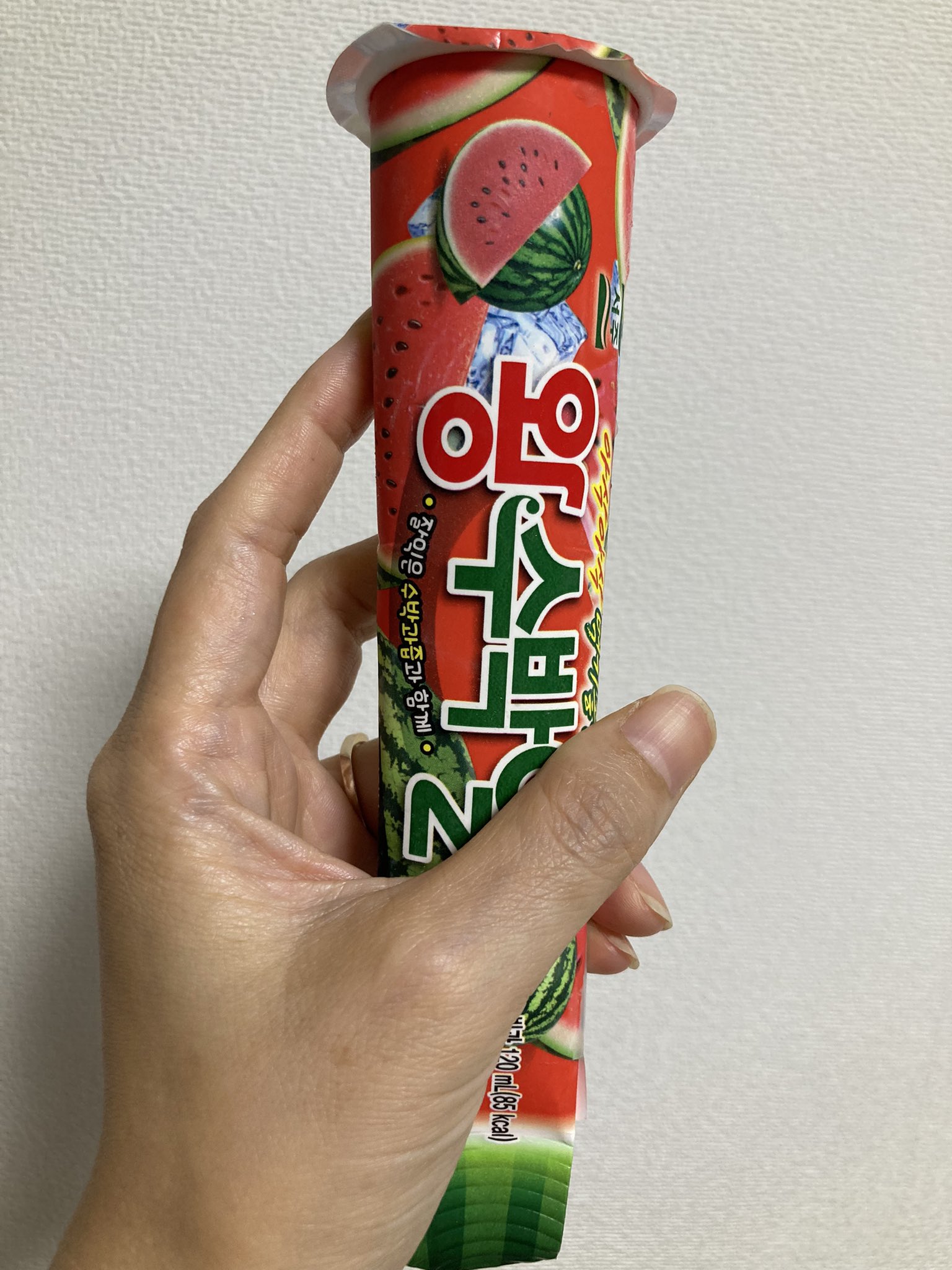 らら 韓国のスイカアイスと思しきもの 裏に日本語のラベルもあって 王スイカ玉 って書いてある T Co Huog34rabm Twitter らら 韓国のスイカアイスと思しきもの 裏に日本語のラベルもあって 王スイカ玉 って書いてある T Co Huog34rabm Twitter
