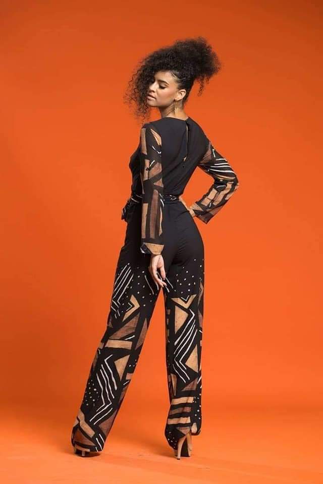 Ursule_Kassi's tweet photo. Je penses qu'il est temps que l'Afrique possède en Majorité le Marché de l'habillement. Nous avons assez de potentiel pour sa🇨🇲 , ma marque @kulturadress ✂️aussi. See you soin for more😉 https://t.co/01ACiGmn6j