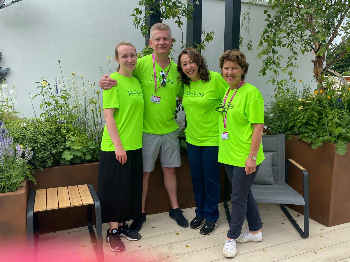 A selection of our garden volunteers <a href="/The_RHS/">The RHS</a> Hampton Court Garden Festival. 
It has been a pleasure spending time with you all. 

#garden #gardenfesign #hamptoncourt #gardenfestival #braintumourawareness #braintumour #bringingjoy #outside #wellness <a href="/gardenerslondon/">Garden Club London</a>