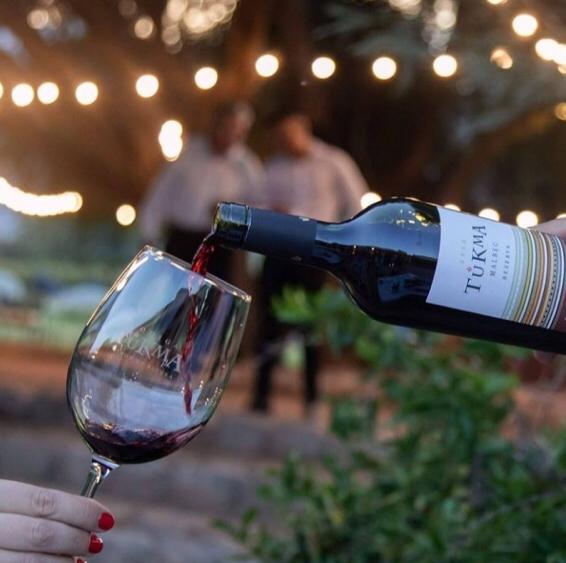 LuccoMarcelo's tweet photo. Presentamos en nuestra Embajada vinos de altura de BODEGA TUKMA ante sommeliers de vinerias supermercados, hoteles y restaurantes 🇵🇦.
Malbec, Cabernet Sauvignon, Sauvignon Blanc, Torrontes y Varietales de viñedos entre 1700 y 2670 mts sndm en nuestras provincias de Salta y Jujuy. https://t.co/gZqVfTis57