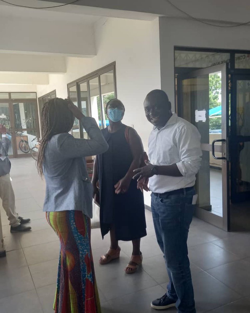 Gacheampong's tweet photo. Yesterday, I had the privilege of facilitating a stakeholder forum to discuss an appropriate entrepreneurship program for physical and mathematical science students of the University of Ghana 🇬🇭. https://t.co/rR7N08Z0JU
