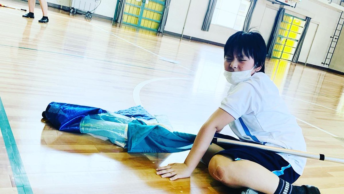 カラーガードの流れは撮影され、
体育館のプロジェクターに映し出されます。

先生が居ない時間も常にチェック！