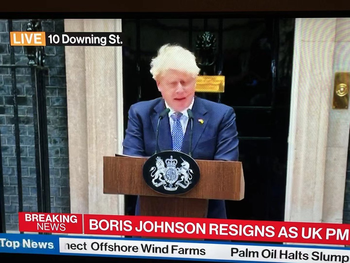 ronaldsun2019's tweet photo. Can somebody follow suits &amp; do something with decency? It is dignity and honor, not shame https://t.co/0bZqcoXQe1