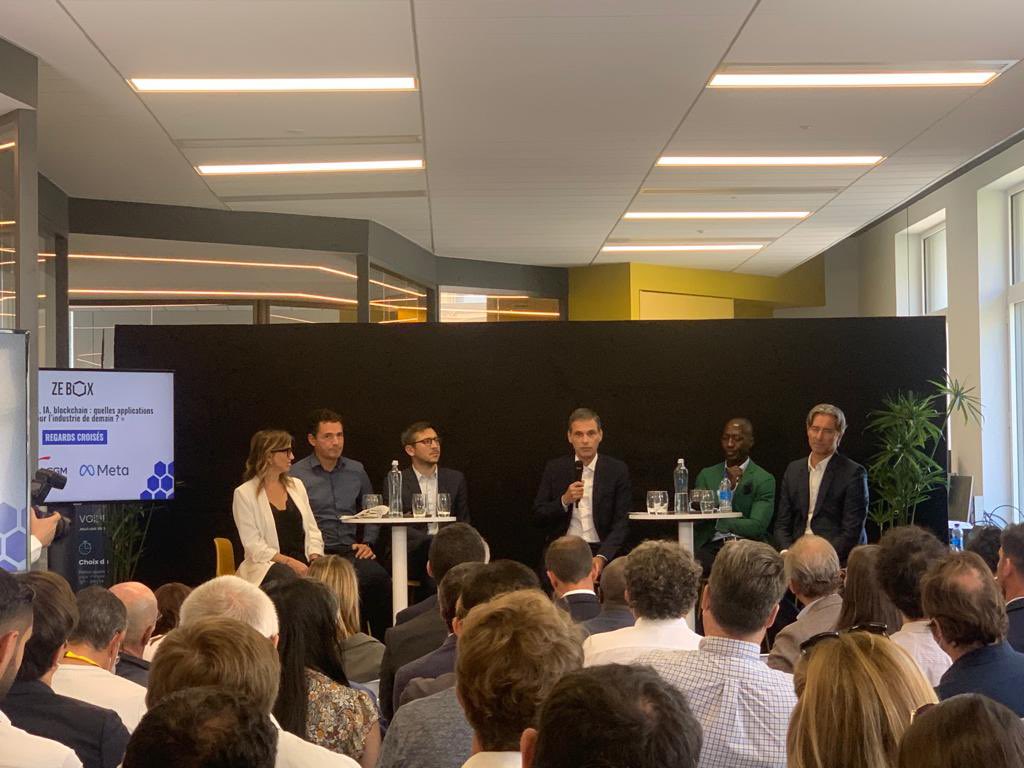 En place à <a href="/ZeBox_/">ZEBOX</a> 

#REGARDSCROISÉS

Comment les technologies d’aujourd’hui seront mis en application dans l’industrie du futur ? 

Avec <a href="/RodolpheSaade/">Rodolphe Saade</a>, Président DG du Groupe <a href="/cmacgm/">CMA CGM Group</a>, <a href="/laurentsolly/">Laurent Solly</a> Vice-Président Europe <a href="/Meta/">Meta</a> et <a href="/AntoineBordes/">Antoine Bordes</a> Directeur Général <a href="/Meta/">Meta</a> AI.