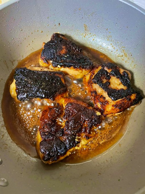 照り焼きチキン、真っ黒になってたわん😭✨ 