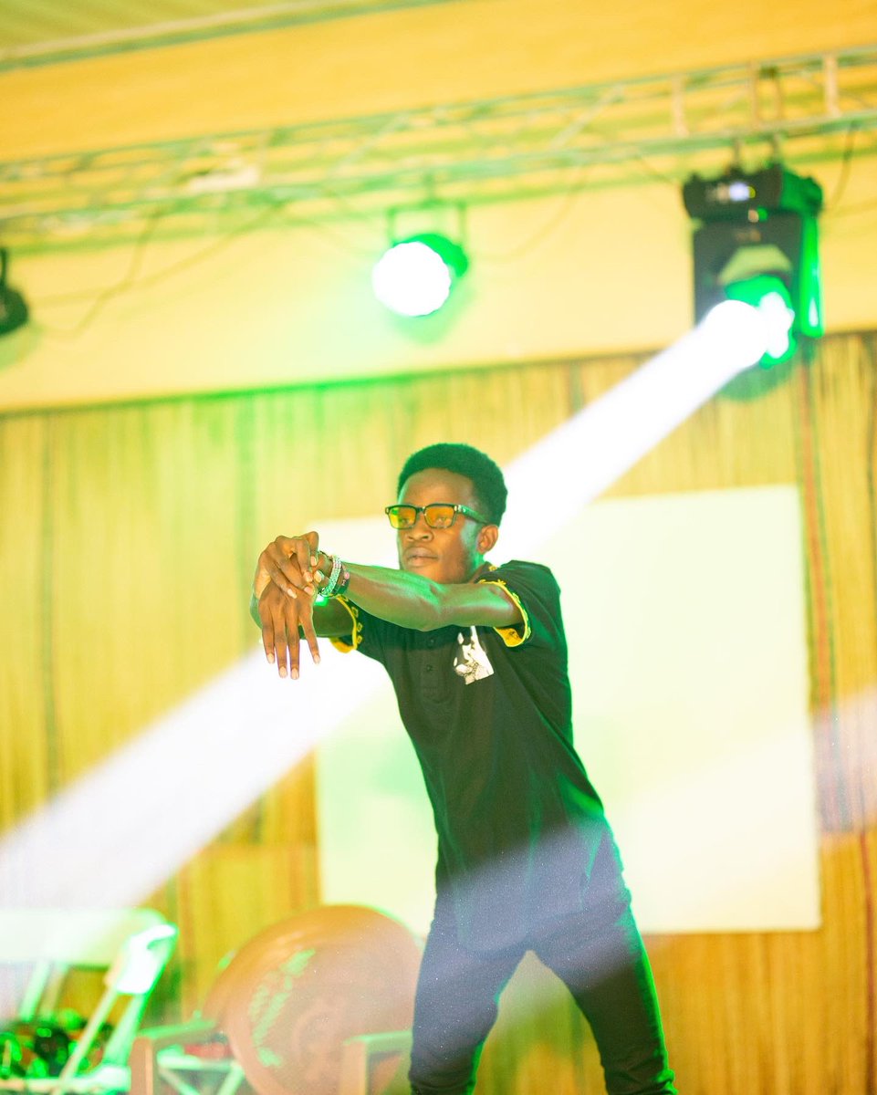 shows_megborna's tweet photo. Sir Chris serving some contorting dance moves at The MEGBORNA Concert,
November 30, 2019, KNUST.
πΈ Mallet Studios
#megborna #megbornaconcert #spokenword #poetry #spokenwordshow #poetryshow #dance #contorting #knust #kumasi #ghana #performance https://t.co/o2mNuH0zR2