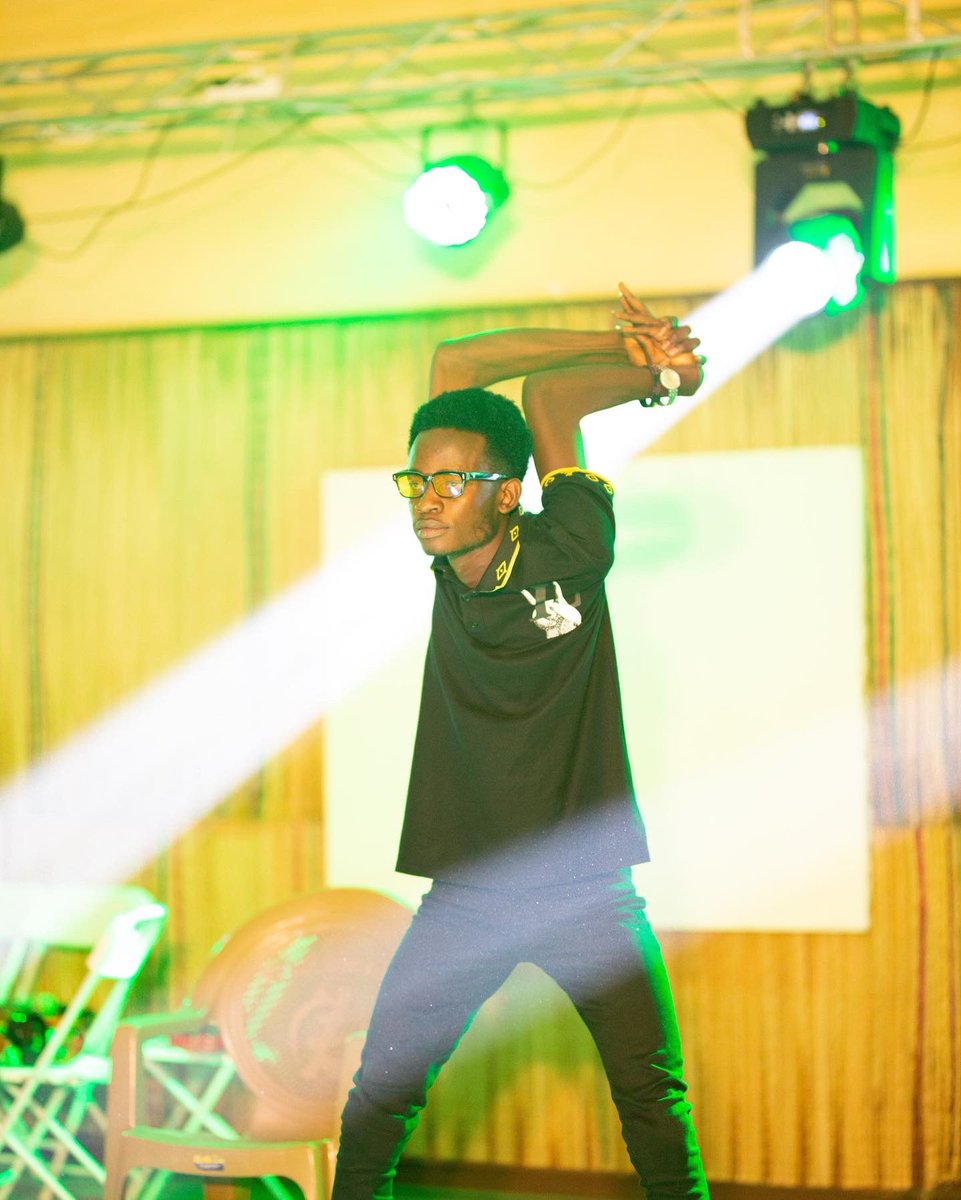 shows_megborna's tweet photo. Sir Chris serving some contorting dance moves at The MEGBORNA Concert,
November 30, 2019, KNUST.
πΈ Mallet Studios
#megborna #megbornaconcert #spokenword #poetry #spokenwordshow #poetryshow #dance #contorting #knust #kumasi #ghana #performance https://t.co/o2mNuH0zR2